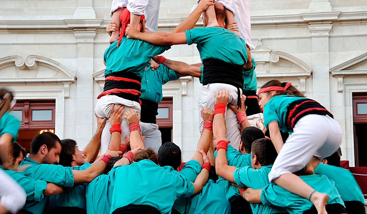 CASTELLERS_Qui-som_AdobeStock